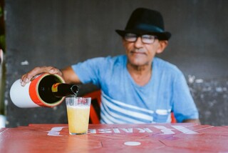 Nelson limpou piscina por 25 anos e decidiu envelhecer em paz no boteco
