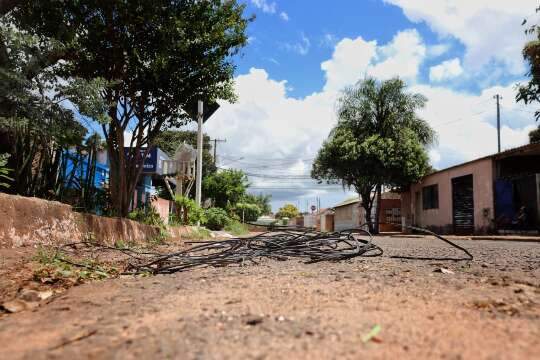 Para moradores da Nhanh&aacute;, buraco na rua &eacute; o menor dos problemas