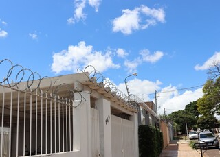 Para moradores da Nhanh&aacute;, buraco na rua &eacute; o menor dos problemas