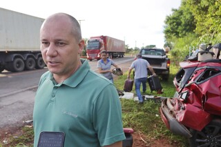 Fam&iacute;lia se livra de ficar presa nas ferragens em engavetamento na BR-163