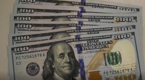 D&oacute;lar cai 1,6% e fecha a R$ 5,23 com al&iacute;vio no cen&aacute;rio externo