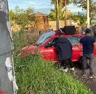 Motociclista &ldquo;voa&rdquo; e vai parar em cima de carro ap&oacute;s batida na F&aacute;bio Zahran