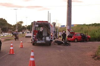 Motociclista “voa” e vai parar em cima de carro após batida na Fábio Zahran Motociclista “voa” e vai parar em cima de carro após batida na Fábio Zahran