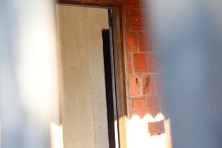 Rapaz que matou um e feriu tr&ecirc;s tem casa invadida e carro incendiado