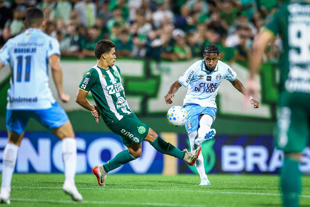Chapecoense e Gr&ecirc;mio empatam em jogo marcado por falhas defensivas