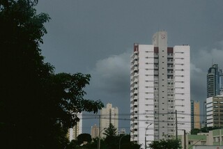 Previsão indica temporais com raios e ventos fortes em MS até quinta-feira Previsão indica temporais com raios e ventos fortes em MS até quinta-feira