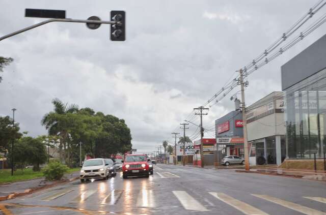 Outono come&ccedil;a com calor e chuva; frio mais intenso s&oacute; deve chegar em maio