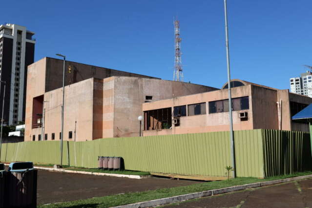 Teatro de Dourados passa por reforma completa ap&oacute;s anos fechado