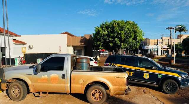 Homens armados rendem vigilante e roubam caminhonete da prefeitura