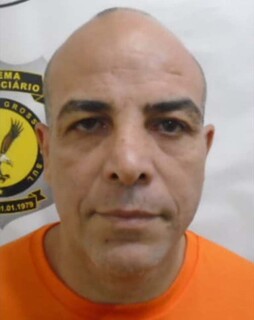 Adolescente suspeito de homic&iacute;dio &eacute; morto a tiros por policiais