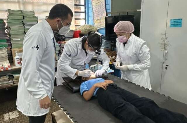  Sem dor e sem motorzinho, tratamento dent&aacute;rio chega &agrave;s escolas de MS