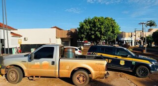 Homens armados rendem vigilante e roubam caminhonete da prefeitura