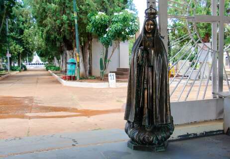 Ap&oacute;s furtos, imagem de Nossa Senhora ser&aacute; transferida de cemit&eacute;rio para igreja
