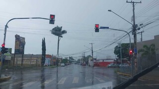 Chuva retorna a Campo Grande com alerta de tempestade e ventos de at&eacute; 100 km/h