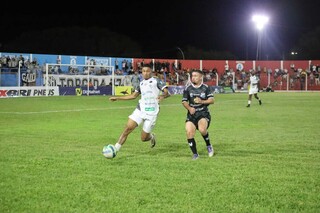 Oper&aacute;rio sai na frente no 1&ordm; tempo e fica perto da final do estadual