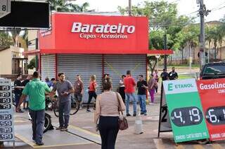 Lojas s&atilde;o lacradas e caminh&atilde;o sai carregado de celulares do Camel&oacute;dromo