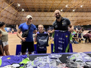 Entre gols e saques, projeto abre caminho para jovens em Campo Grande