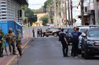 Com mais de 15 viaturas, pol&iacute;cia fecha quadra e bloqueia acessos ao Camel&oacute;dromo