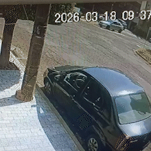 Convers&atilde;o em contram&atilde;o termina com carro da Santa Casa capotado