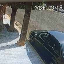 Convers&atilde;o em contram&atilde;o termina com carro da Santa Casa capotado