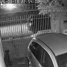 Caminhonete arrasta carro estacionado e causa preju&iacute;zo de R$ 11,5 mil