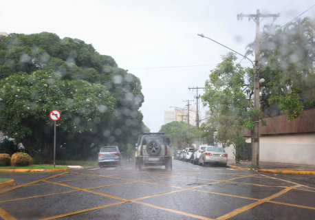 Alerta do Inmet prev&ecirc; chuva forte e ventos em 43 cidades de MS