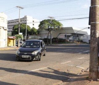 Condutor que invadiu contramão tumultuando trânsito é preso em flagrante Condutor que invadiu contramão tumultuando trânsito é preso em flagrante