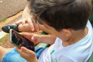 Brasil eleva classifica&ccedil;&atilde;o et&aacute;ria de redes sociais e endurece regras