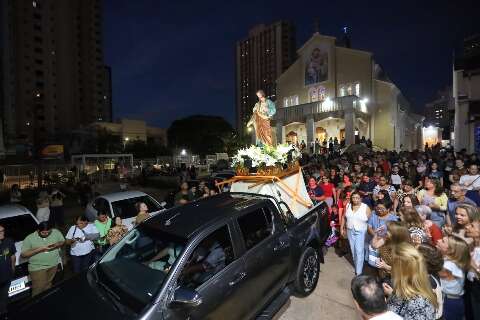 Tradicional prociss&atilde;o de S&atilde;o Jos&eacute; re&uacute;ne devotos do &ldquo;santo dos trabalhadores&rdquo;