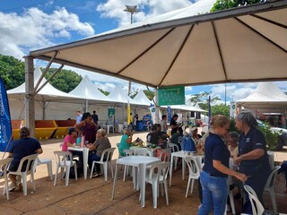 Em Drive Thru, curso ensina como fazer artesanato com recicl&aacute;veis como jeans