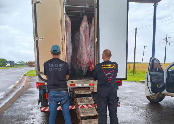 Abordagem leva pol&iacute;cia a entreposto com 4 toneladas de carne clandestina