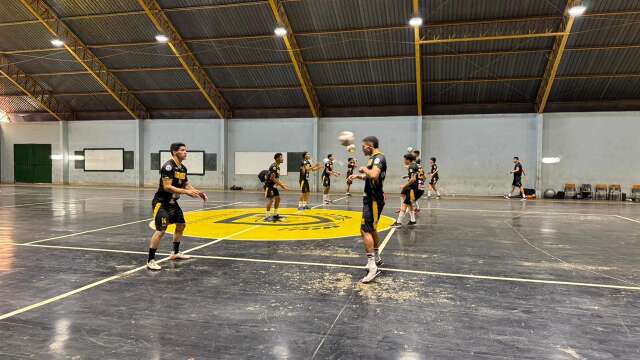 Time de Dourados se prepara para representar MS no futsal nacional