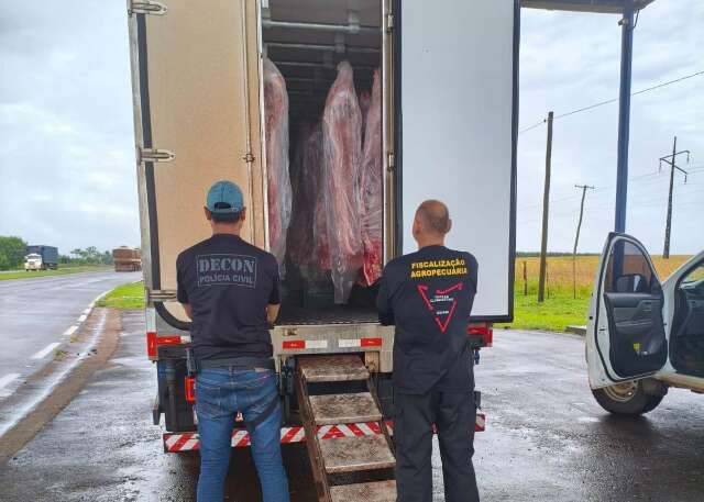 Abordagem leva pol&iacute;cia a entreposto com 4 toneladas de carne clandestina