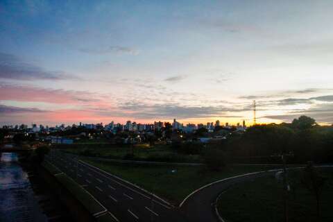 Ver&atilde;o come&ccedil;a a se despedir com chance de chuva e calor de 32&deg;C