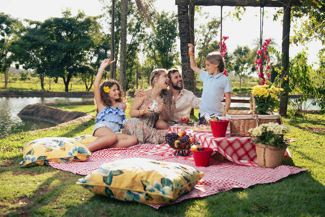 Entre trilhas e chocolates, Bonito vira destino de fam&iacute;lia no feriado