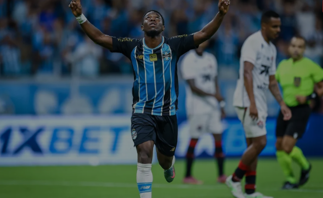 Gr&ecirc;mio vence Vit&oacute;ria na Arena, mas jogo &eacute; marcado por grave les&atilde;o
