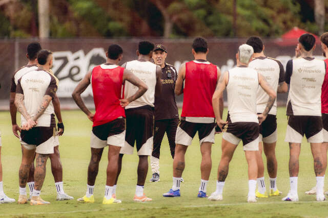 Flamengo e Corinthians entram em campo de olho em sorteio da Libertadores
