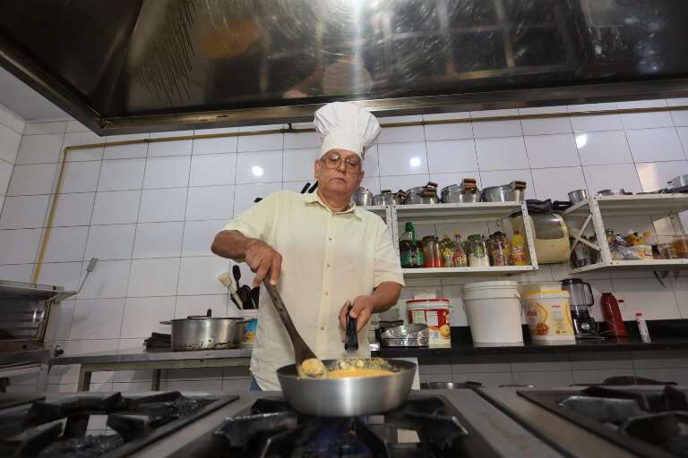 Há 23 anos, Augustus pediu socorro até ao sogro para ter restaurante