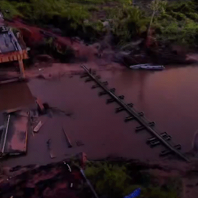 Ex&eacute;rcito constr&oacute;i passarela flutuante sobre o Rio do Peixe