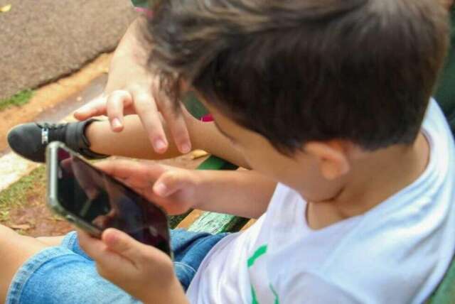 Brasil eleva classifica&ccedil;&atilde;o et&aacute;ria de redes sociais e endurece regras