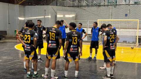 Time de Dourados se prepara para representar MS no futsal nacional