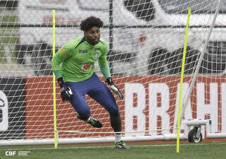 Hugo Souza &eacute; convocado ap&oacute;s les&atilde;o de Alisson e refor&ccedil;a a Sele&ccedil;&atilde;o Brasileira