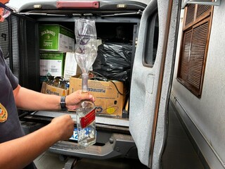 Casal &eacute; investigado por falsificar whisky com vodka e conhaque no Z&eacute; Pereira