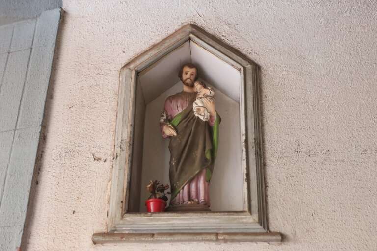 Santo escondido protege prédio desocupado na Avenida Calógeras 