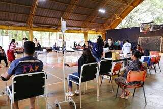 Com surto em aldeias, Dourados tem ação de porta em porta contra chikungunya Com surto em aldeias, Dourados tem ação de porta em porta contra chikungunya