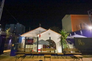 Casa de 1954 vira restaurante inspirado em cabar&eacute; franc&ecirc;s