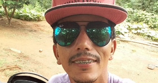 Jovem &eacute; executado a tiros por homens encapuzados