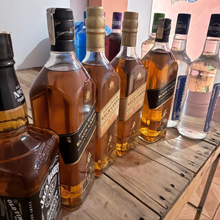 Ap&oacute;s flagrante de whisky falso, pol&iacute;cia prende mais 2 por revenda de kit bebida