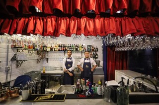 Casa de 1954 vira restaurante inspirado em cabar&eacute; franc&ecirc;s