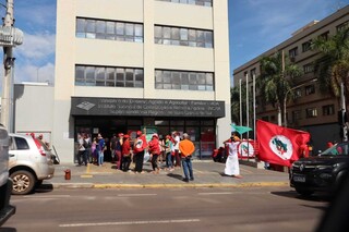 Movimento Sem-Terra bloqueia BR-163 em Campo Grande